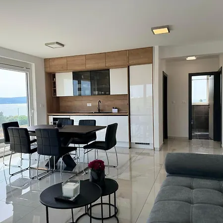 Ive By Belmont Realty * سفيتي بيتار