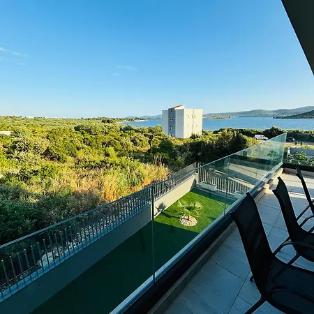Ive By Belmont Realty شقة