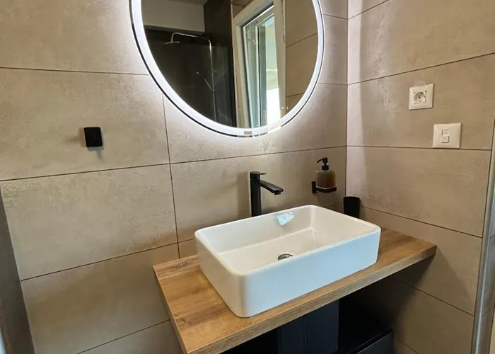 Apartment Ive By Belmont Realty *