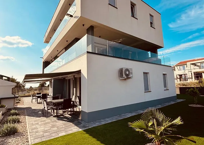 Apartment Ive By Belmont Realty