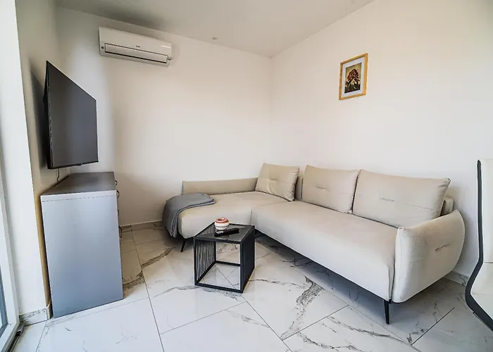 Ive By Belmont Realty דירה