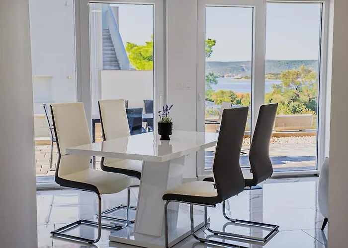 Ive By Belmont Realty Apartment
