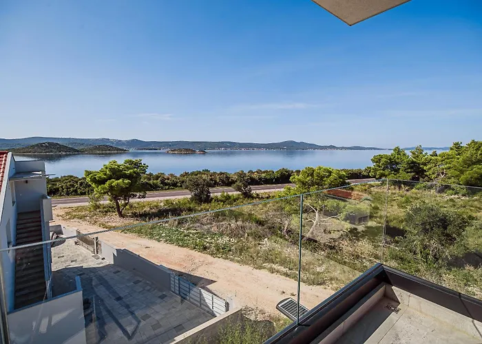 Ive By Belmont Realty סבטי פטר