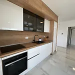 Ive By Belmont Realty Apartman *