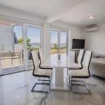 Ive By Belmont Realty Apartman Sveti Petar