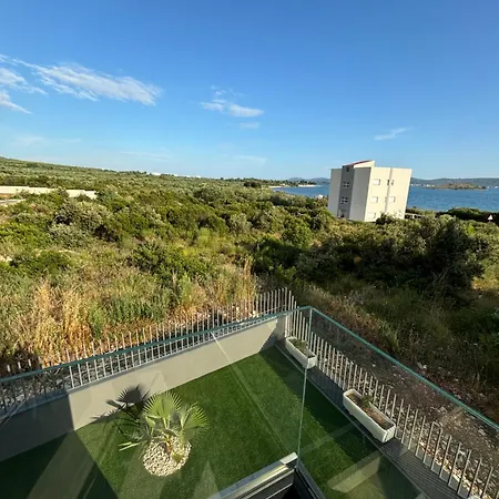 Apartment Ive By Belmont Realty *