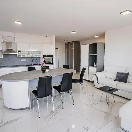 Apartment Ive By Belmont Realty