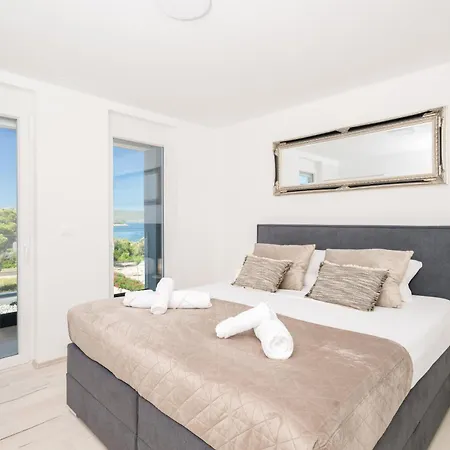 Apartment Ive By Belmont Realty