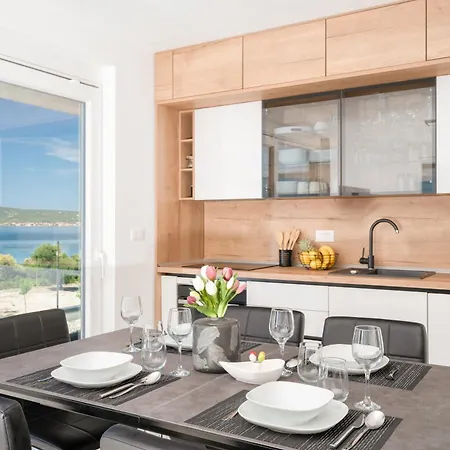 Apartment Ive By Belmont Realty *