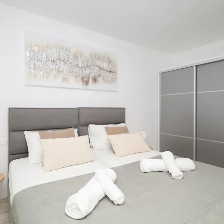 Ive By Belmont Realty Apartment *