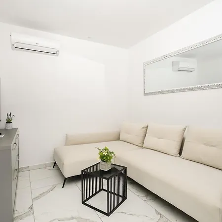 Ive By Belmont Realty * Sveti Petar (Zadar)