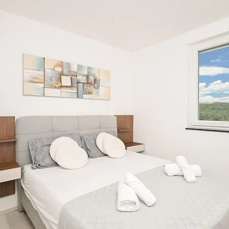 Ive By Belmont Realty Apartment