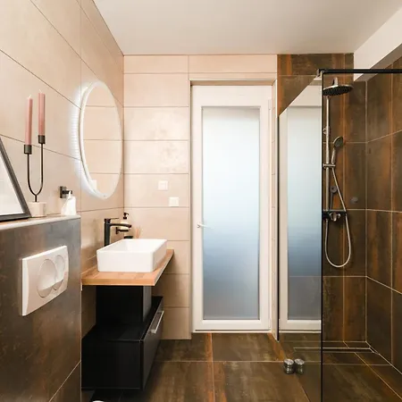 Ive By Belmont Realty Apartment *